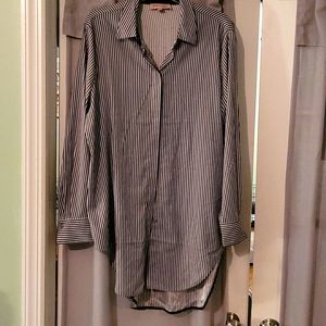 Women's Philosophy XL black pinstriped blouse/bundle a with another 2/$25 item